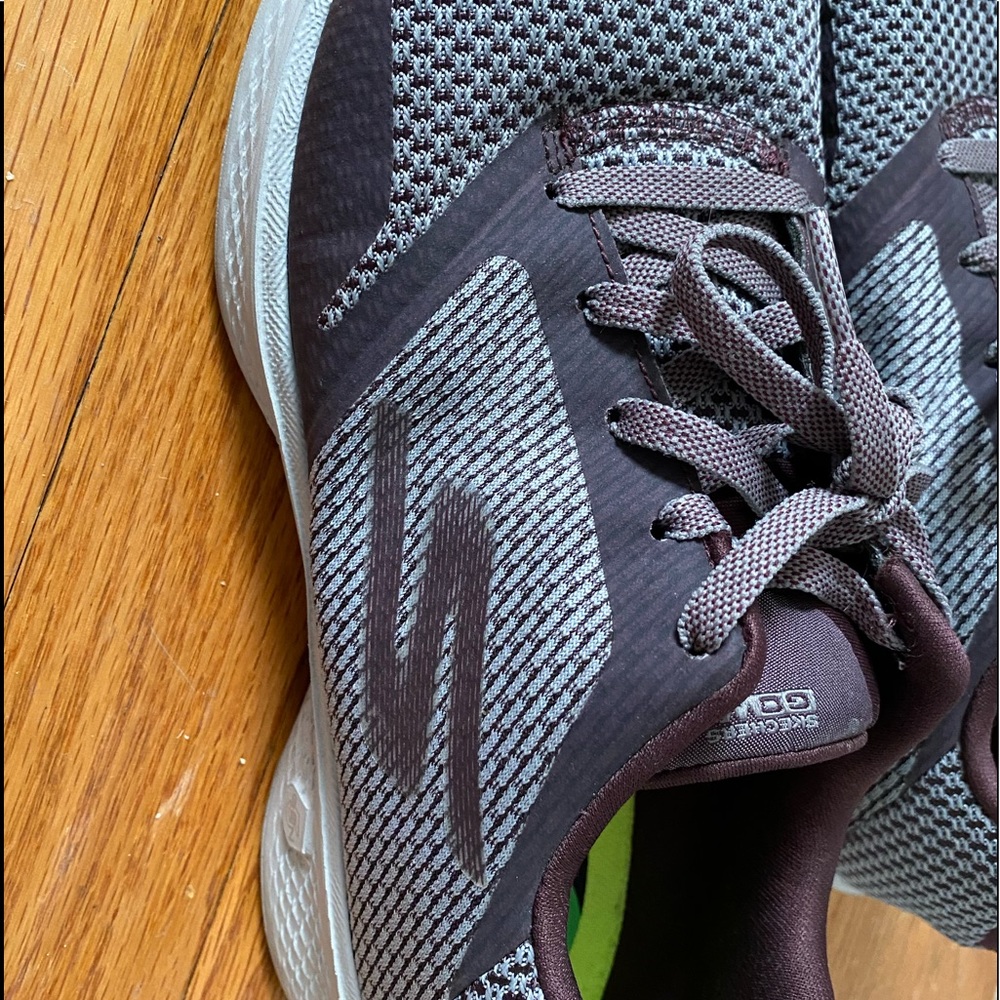 Sketchers go walk size 8 women’s shoes